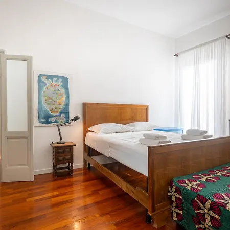 Apartment Guesthost - Lovely In Parma! *