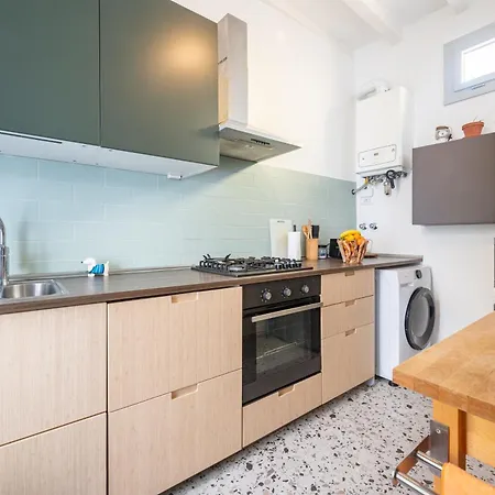 Apartment Guesthost - Lovely In Parma! *